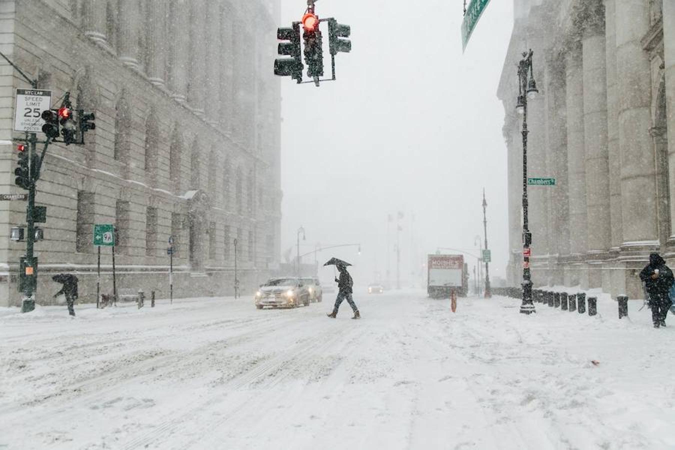 Nueva York atraviesa la tormenta de nieve más intensa de los últimos