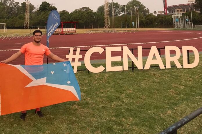 Horacio Miranda entrena con la selección argentina de lucha en el CeNARD bajo las ordenes del Director Técnico Nacional David Enrique Ochoa García